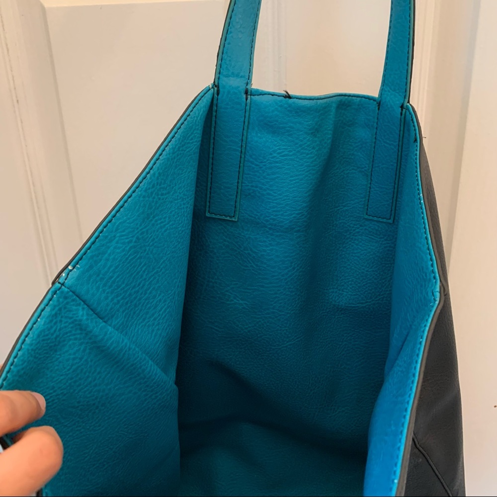 Reversible tote - Picture 2 of 4